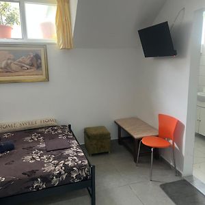 Centrally Located Private Rooms